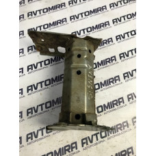 Кронштейн заднього бамперу правий Toyota Avensis 3 T27 Wagon 2009- 5201505040